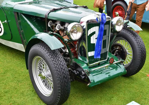 Vintage MG on 5.50-16 Pirelli PIRELLI STELLA BIANCA Tires